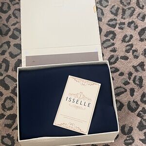Isselle Luxury Sheets - King- Midnight blue